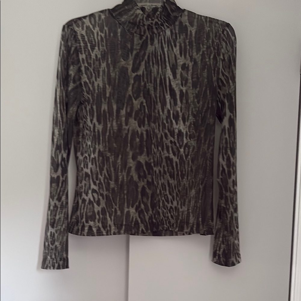St. John Sport by Marie Gray Black and Green Fitted Graphic Long Sleeve Blouse